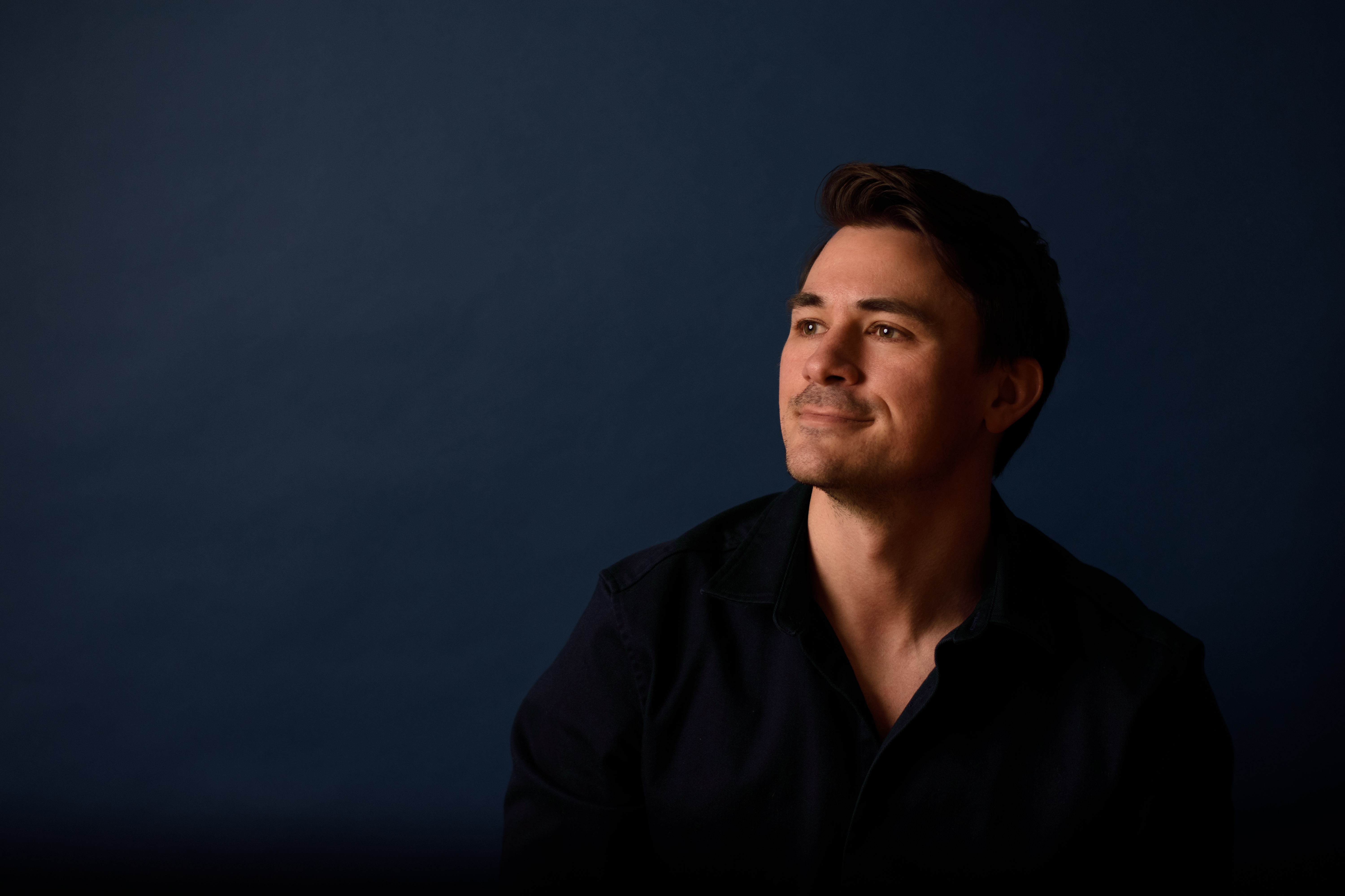 Christian Sanders, tenor — casual portrait, dark background